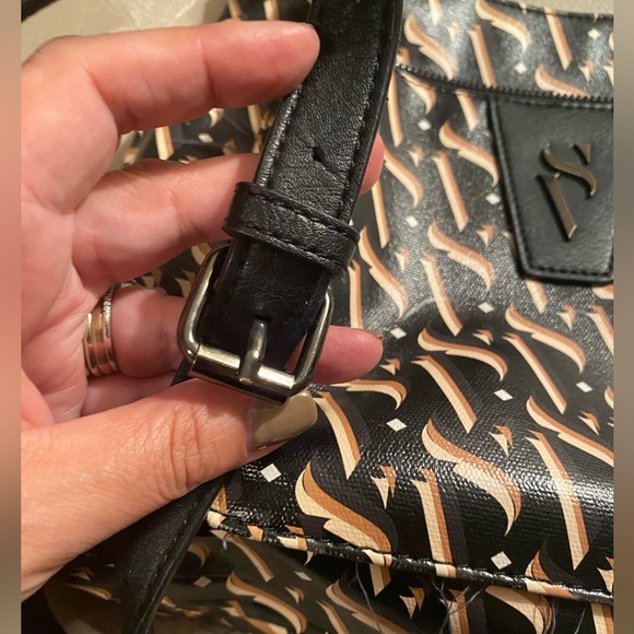 Simply Vera Vera Wang Crossbody bag. Zip top. Used in good condition 🖤👜 - Picture 8 of 17